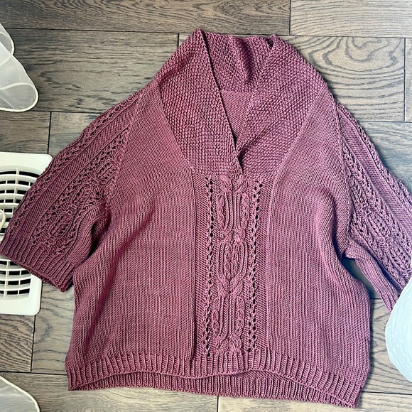 Loose knitted sweater - Picture 1 of 2